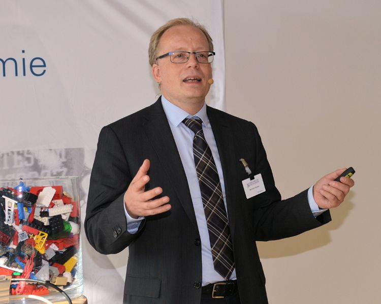 Der Berater Bernhard Dreibus gab in der abschließenden Keynote einen Ausblick auf die Software-defined-Ära. (Vogel IT-Akademie)