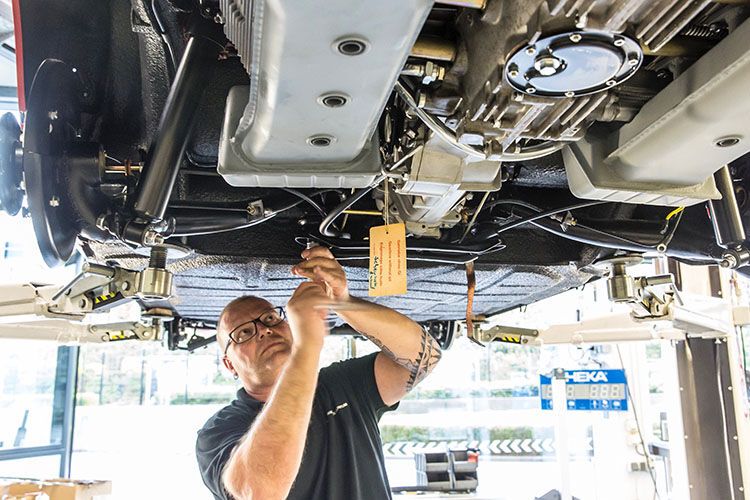 Kofferraum und Unterboden erhielten einen PVC-Auftrag, ganz wie im Original. (Bild: Porsche)