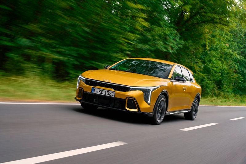 Der Kia K4 tritt die Nachfolge des Ceed an (Bild: Kia)