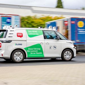 Der Rewe-Lieferwagen in Bochum.(Bild:  Achim Bachhausen, REWE Group, Köln)