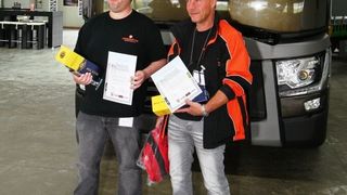 Den Sieg der Renault Trucks Optifuel Challenge 2014 in Deutschland errangen Marc Church und Rolf Girndt für die Spedition Fehrenkötter. (Bild: Renault)