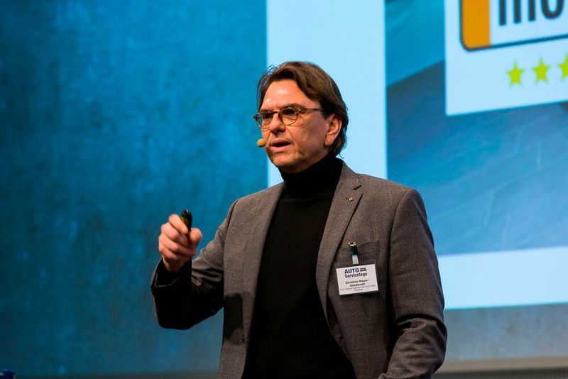 Geschäftsführer Christian Meyer-Günderoth berichtete, wie sein Audi Zentrum Ingolstadt Onlinebewertungen verwaltet und nutzt. (Stefan Bausewein)