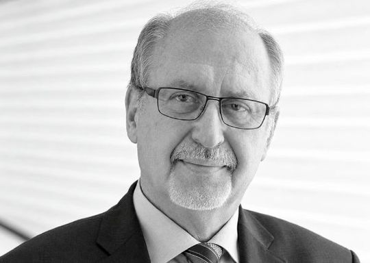 Am vierten Oktober 2026 verstarb der Gründer und langjährige Direktor des Instituts für Leichtbau und Kunststofftechnik (ILK) der Technischen Universität Dresden – Herr Prof. Dr.-Ing. habil. Prof. E.h. Dr. h.c. Werner A. Hufenbach ...(Bild:  TU Dresden)