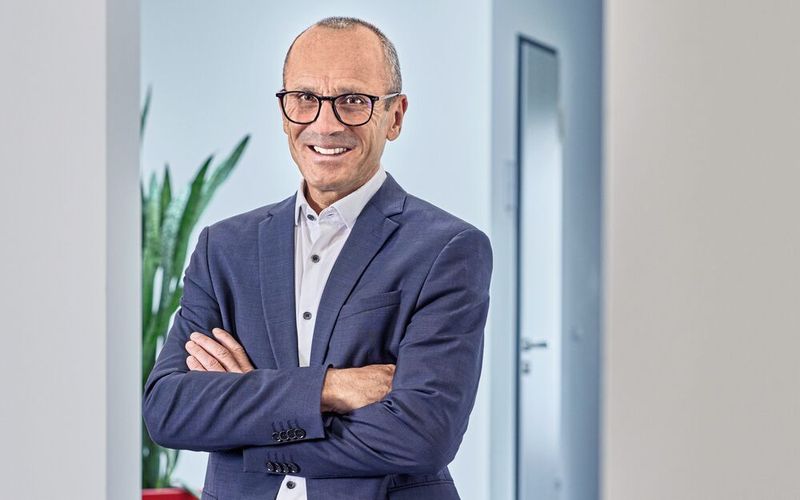 Siegmund Grimm, Geschäftsführer der Hommel+Keller Präzisionswerkzeuge GmbH: «Unsere Geschichte zeigt, dass erfolgreiche Unternehmen bereit sein müssen, sich immer wieder neu zu erfinden. Genau deshalb verstehen wir 100 Jahre Hommel+Keller nicht als Rückblick auf Vergangenes, sondern als Motivation für die nächsten 100 Jahre.» (Bild: Hommel+Keller Präzisionswerkzeuge GmbH)