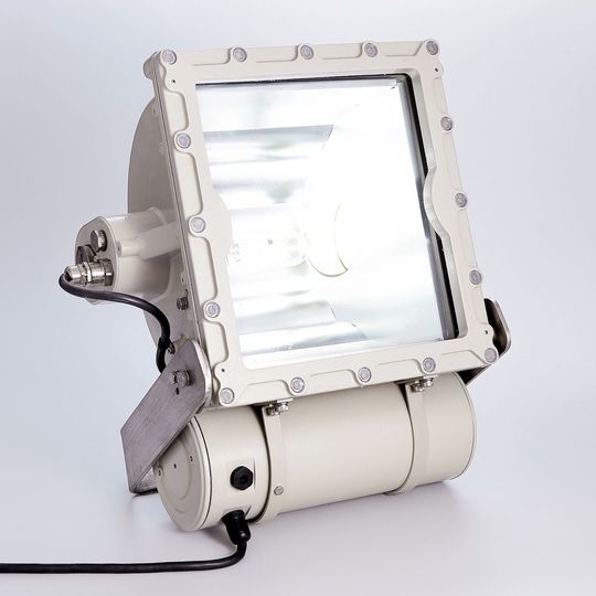 Zone 1-Scheinwerfer der Serie 6121 sind dank ihres modularen Aufbaus besonders installations- und wartungsfreundlich.(Bild:  R. Stahl)