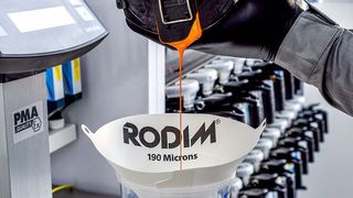 BASF ist bevorzugter Zubehörpartner! Für die nächsten zwei Jahre wird BMW Händlern und Lackierbetrieben in 44 Ländern nun auch Lackrepartur-Know-how von Rodim empfehlen. (BASF)