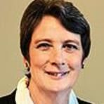 Titel, Name: Sue H. Rataj  Geburtsjahr, -ort: 1957 in Peoria, Illinois, USA  Funktion: Mitglied des Aufsichtsrats  Firma: Bayer AG  Ausbildung: 1985 BSc, Economics & Finance, University of Illinois USA1988 MBA, Finance, Northwestern University, Kellogg Graduate School, USA    Berufliche Laufbahn:   1998 Eintritt in die Amoco Corporation   1988-1995 Various staff roles   1995-1996 Sales & Marketing Manager, Polybutene   1996-1998 Industry Manager, Lubricants & Additives   1998-1999 Business Manager, America PTA  1999-2000 General Manager, North America PTA  2000-2001 Business Unitet Leader, Global Nitriles Business 2001-2002 Vice President, Business Process Re-engineering 2002-2004 President, Asia Aromatics 2004-2005 President, Global PTA 2005-2006 Special Advisor, Texas City Response 2006-2008 Group VP, Safety, Operations & Technology 2008-2009 Chief Executive, Global Aromatics & Acetyls 2010-2011 Chief Executive, Petrochemicals Seit 2011 Cabot Corporation, Member Board of Directors Audit Committee member and member of Safety, Health and Environment committee (Bild: Bayer)