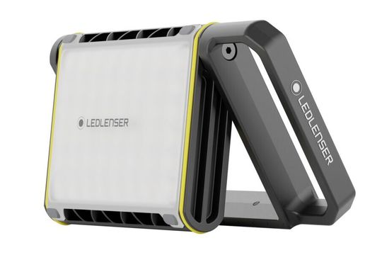 Für Durchblick bei allen Arbeiten im Lager sorgt die mobile Arbeitsleuchte AF8R Work. Auch dieses Modell ist jetzt mit kostenfreier Gravur zu haben.(Bild:  Ledlenser)