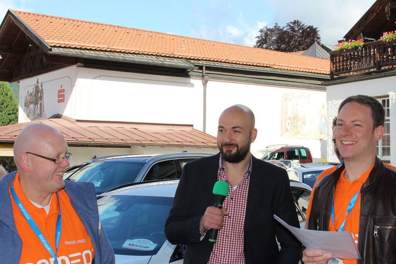 Vorjahres-Sieger Fabio Hoffmann mit Acmeo-Chef Henning Meyer und Franz-Josef Michgehl, Geschäftsführer der Michgehl & Partner GmbH. (Bild: Holger Esseling)
