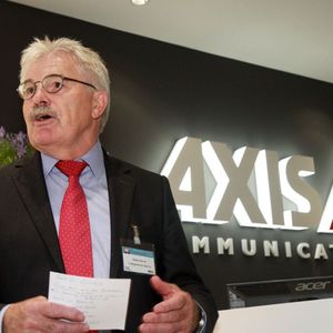 Walter Stenner, 2. Bürgermeister von Ismaning, wünschte Axis alles Gute zur Eröffnung.(Bild: Axis)