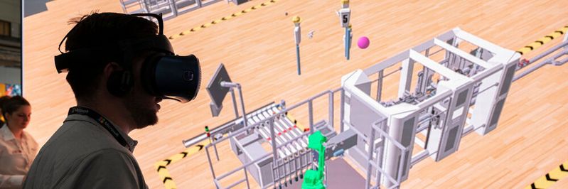 Die industrielle Variante des Metaverse auf der Hannover Messe: digitale Zwillinge, die mittels VR-Brille erkundet werden.(Bild:  Deutsche Messe AG)