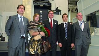 Vier Geschäftsführer und die Sopranistin Ainhoa Arteta bei der Einweihung des Bimatec-Soraluce-Technologiezentrums. (Bild: Fouhy)