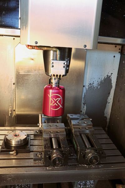 Sobald der Schraubstock positioniert wurde, wird der Haubex wieder in den Werkzeugwechsler gehängt. (Bild: Sonnenberg)