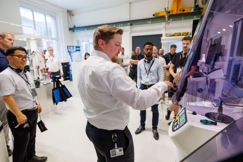 Haimer-Präsentation im bei Starrag installierten «Tool Room of the Future». (Bild: Hannes Thalmann)