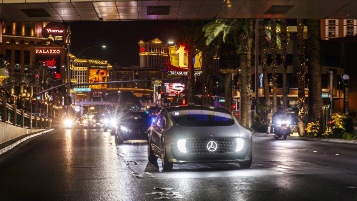 Weltpremiere des Mercedes-Benz F 015 Luxury in Motion auf der CES: Revolution der Mobilität (Mercedes-Benz)