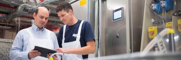 Die durch Sensoren ermittelten Daten der Waschanlagen tragen einen Teil zur Transparenz beim Verbrauch von Reinigungsmitteln und chemischen Additiven bei.(Bild:  Siemens)