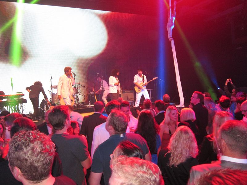 Die Band „Waterproof“ begeisterte das Publikum. (IT-BUSINESS)