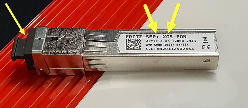 Dieses XGS-PON-Modul für 10 Gigabit gibt es schon seit 2022 für die aktuelle Fritzbox 5590 Fiber. Ob es auch in der kommenden 5690 XGS funktioniert, wird sich nach deren Marktstart zeigen. In der 5690 Pro soll es laut Social Media Kommentaren nämlich software-mäßig gesperrt sein. (Bild: Harald Karcher)