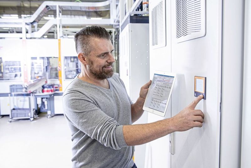 Resma monitors the values from numerous measuring stations and offers visualization options. (Image:Weidmüller)