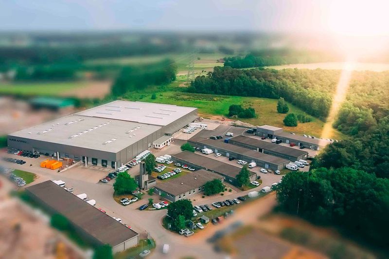 Die Bleker-Gruppe ist in den vergangenen Jahren kräftig gewachsen. Nun haben die Bleker-Brüder reagiert und das Führungsteam erweitert. Mit zwei neuen Geschäftsführern will die Gruppe neue Herausforderungen angehen und beispielsweise den Bereich Autoteile weiter ausbauen. Hier hat das Unternehmen 2018 groß investiert. (Bleker Gruppe)