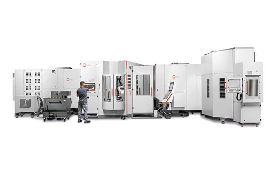 Robotersystem RS 1 mit drei Regalspeichermodulen – adaptiert an zwei Hermle-Bearbeitungszentren C 22 U. Robotersystem RS 1 mit drei Regalspeichermodulen – adaptiert an zwei Hermle-Bearbeitungszentren C 22 U.