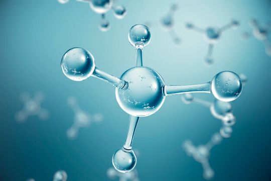 Beißt zwar in die Nase, ist aber für die Dekarbonisierung ein wichtiger Rohstoff – „grünes“ Ammoniak. RWE und VTG kooperieren jetzt, um diesen Stoff sicher per Schiene zu den Abnehmern zu transportieren.(Bild:  S. Tander)