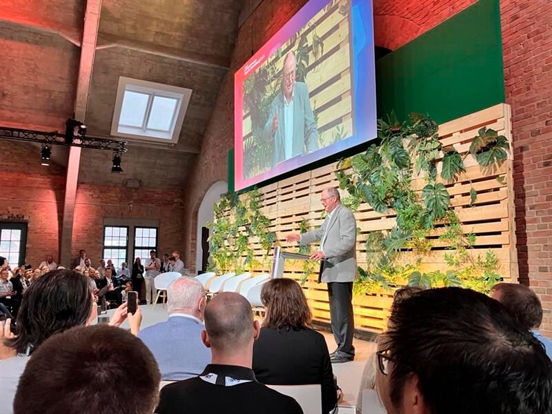 Zuvor hielt Peer Steinbrück (Bundesminister a.D.) seine Keynote.  (Bild: Serina Sonsalla / Vogel IT-Medien)