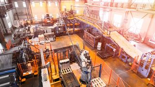 Sind häufig an zu vielen Stellen noch eine Blackbox: Produktionsprozesse in der Industrie. Mit einem neuen IIoT-Demonstrator will der Marktplatz Industrie 4.0 das ändern. (Bild: ©Ivan Traimak - stock.adobe.com)