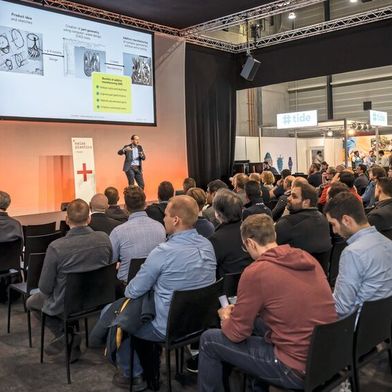 In 60 Referaten erhalten Fachbesuchende der Swiss Plastics Expo ein Update zu Herausforderungen rund um den Werkstoff Kunststoff. (Bild: Christoph Arnet)