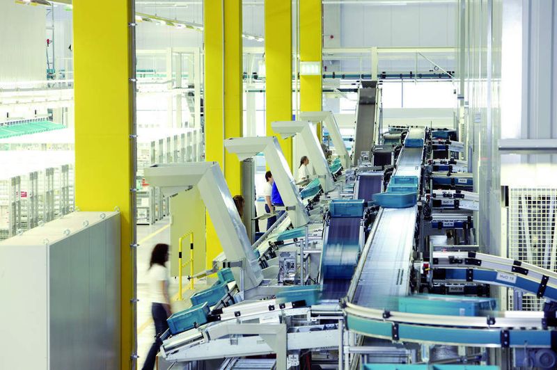 Bild 1: Mit multiplantfähigen und multilingualen Lagerverwaltungssystemen lassen sich nicht nur die Lager- und Produktionsbestände, sondern auch die Materialflüsse  an allen weltweit verteilten Standorten zentral und in Echtzeit abbilden. (Archiv: Vogel Business Media)