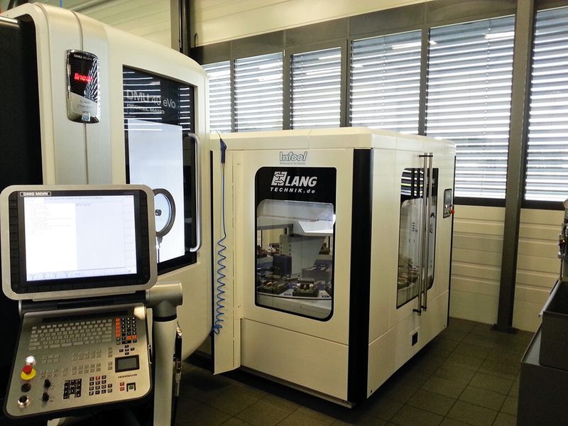 Durch Intool wurden zusammen mit Vuilleumier Technology AG die Platzverhältnisse um die Maschine, die Zugangsmöglichkeiten, die funktionalen Anforderungen und die Integration in die Maschinensteuerung erarbeitet. (Bild: Intool)