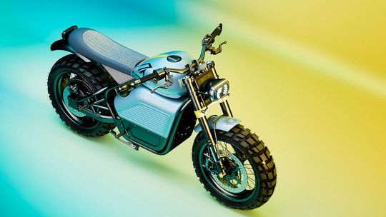 „Heritage Scrambler“ heißt das E-Motorrad, das Renault dem neuen R4 E-Tech zur Seite gestellt hat. Es soll lediglich zehn Exemplare geben.(Bild:  Renault)