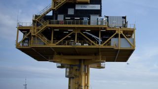 Vier Decks hoch, ausgestattet mit Elektronik, Überstiegsstellen und Notunterkünften. Die Umspannstation OSS des Windparks Baltic bekommt nun einen Gegenstück für Baltic 2. (EnBW / Tim Buchheister)