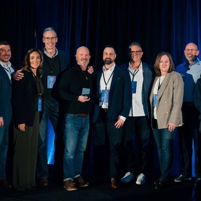 Die Sapphire-Partner-Auszeichnung von Graitec beim Channel Executive Forum von Bluebeam in Atlanta, USA. (Bild: Graitec)
