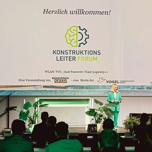 Auf dem 2. PLatz gelandet ist der Rückblick zum zweiten Konstruktionsleiter-Forum, das im Oktober in Würzburg stattfand. Mit der Veranstaltung will konstruktionspraxis Konstruktionsleiter bei der Bewältigung ihrer täglichen Aufgaben unterstützen. Im Fokus standen Methoden, Tools und Lösungen, mit denen der komplexe Prozess der Produktentwicklung vereinfacht werden kann. Dabei ist das Programm den Megatrends der Industrie gefolgt: Digitalisierung und Nachhaltigkeit. (Bild:  VCG - Stefan Bausewein)