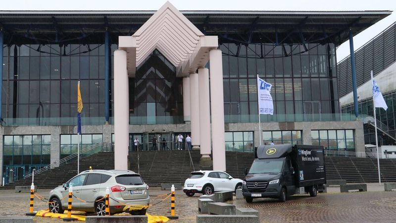 Auch im Außenbereich des Maritim Congresszentrums gab es einiges zu sehen. (Bild: Klasing)