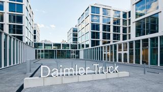 Im zweiten Quartal 2023 konnte Daimler Truck deutlich mehr Fahrzeuge absetzen als noch im Vorjahreszeitraum. (Bild: Daimler Truck)