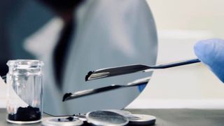 Neue Materialien sollen Hochleistungs-Batteriezellen sicherer und effiizienter machen. Zum Beispiel per Lithium-Lanthan-Titanat-Mix mit sogenannter Perowskit-Kristallstrukur (LLTO). (IAM / KIT)