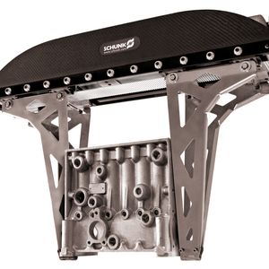 Leichtgewicht mit CFK: Der Großhubgreifer CFG wiegt lediglich 10 kg.