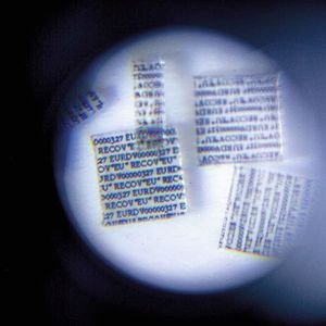 ...auf denen ein einmailger Zahlen-/Buchtaben-Code aufgegebracht ist.(Bild:  Micare)