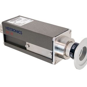 Das digitale Wechsellicht-Strahlungsthermometer (Pyrometer) KT15 IIP mit Vakuumobjektiv kommt in vielen Industrie-, Forschungs- und Umweltanwendungen zum Einsatz.(Bild:  Heitronics)