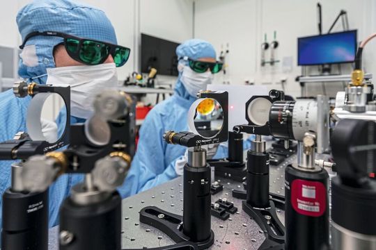 Laseroptimierungen! Bei Trumpf in Ditzingen sind die Laserspezialisten mit zwei Partnern aus der Forschung daran, die Laserprozesse besser zu verstehen, wobei Quantencomputer eine Schlüsselrolle spielen, wie es heißt. Lesen Sie hier mehr dazu ...(Bild:  Trumpf)