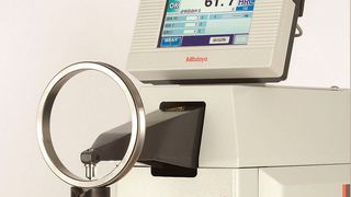 Das neue Mitutoyo Rockwell-Härteprüfgerät HR-530 wartet mit einer Fülle an Funktionen und einer noch größeren Nutzerfreundlichkeit auf (Mitutoyo)