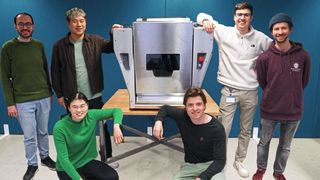 Das Eigenblue-Team mit dem eigenScan (v.l.n.r.): Ata Keşfeden, Shiyue Liu, Qiao Qiao, Johannes Zimmerer, Raphael Joppi und Tizian Unkauf. (Bild: Eigenblue GmbH)