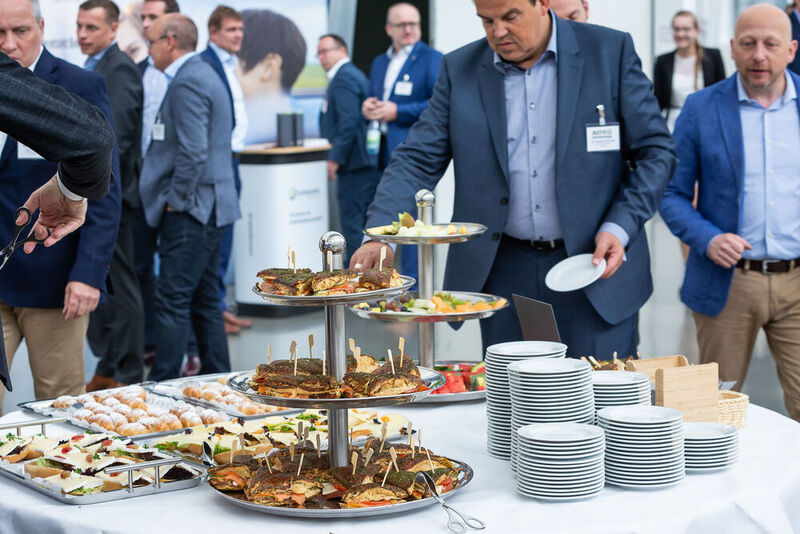 Auch für das leibliche Wohl war gesorgt. (Stefan Bausewein)