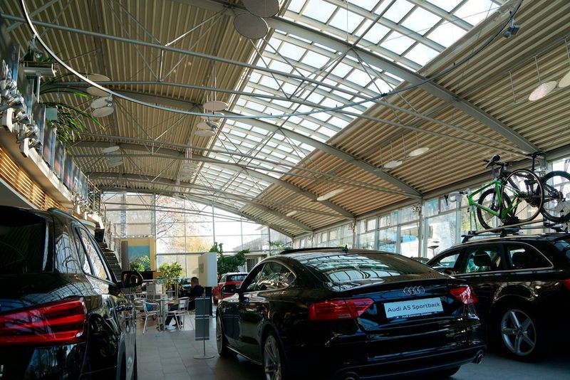 Was man nicht zeigen kann, lässt sich nur schwer verkaufen. Deshalb präsentiert das Audi-Zentrum die gesamte Modellpalette. (Audi-Zentrum Dresden)