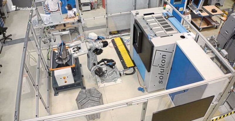 Vorbereitet auf den Einsatz in einer vernetzten Fabrik: Das Solukon-System in einer modularen Roboterzelle beim Fraunhofer IWU. (Studio36 Berlin)