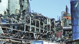 Abb. 1: Eine Staubexplosion bei der Imperial Sugar Co. in Fort Wentworth, GA, (USA) forderte 14 Todesopfer und 38 Verletzte.  (Bild: Eckhoff)