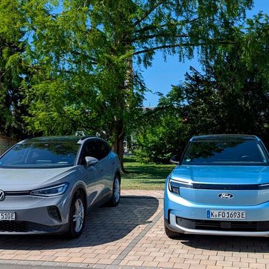 Äußerlich besteht keinerlei Verwechslungsgefahr zwischen dem VW ID 4 und dem Ford Explorer – trotz ihrer engen technischen Verwandtschaft. (Bild: Rosenow – VCG)