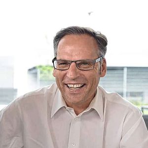 Franz Gruber: „Unternehmen können Krisen immer auch als Chance nutzen. Schwächt sich zum Beispiel die Konjunktur ab, ist es ratsam, die Zeit zu nutzen und in effizientere Strukturen sowie in Produktinnovationen zu investieren.“